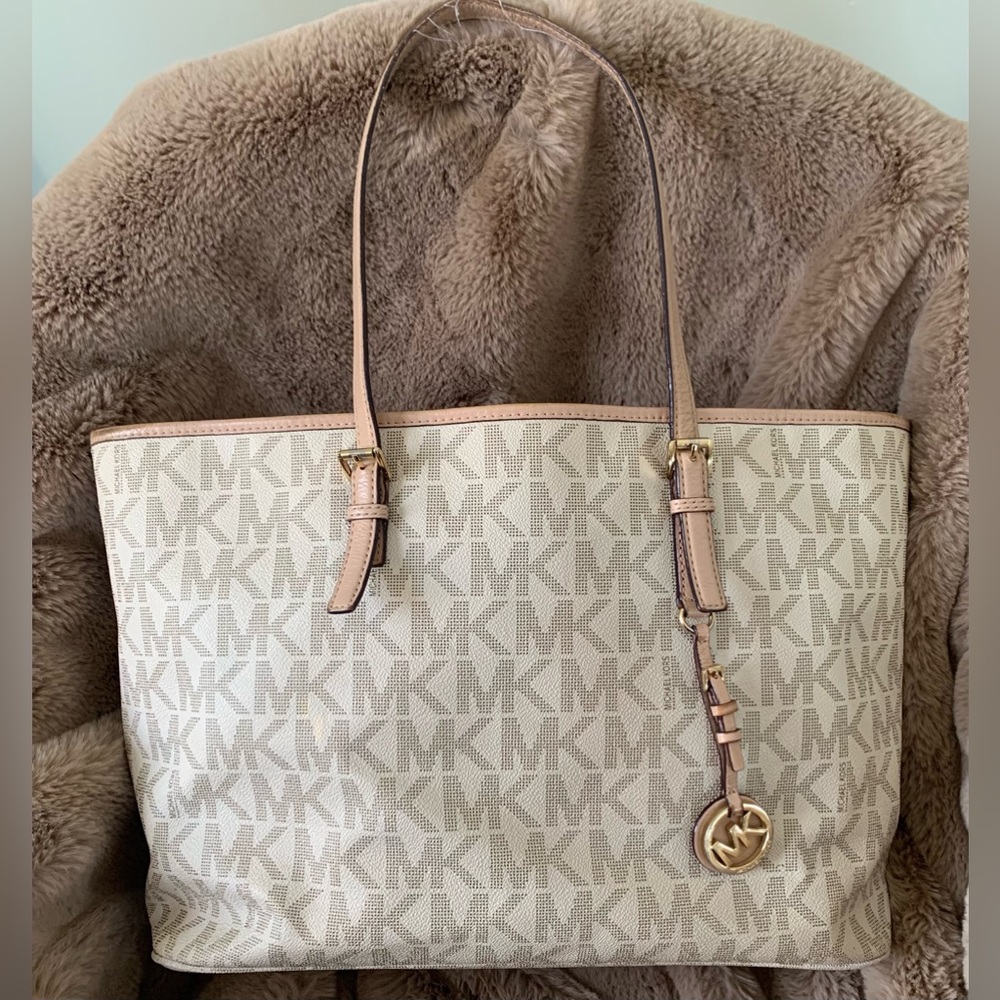 Michael Kors Jet Set Travel Medium Tote Bag in Vanilla